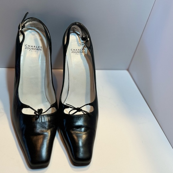 Great condition, beautiful shoe. Perfect for work, comfortable. 4 in heel - Picture 13 of 15